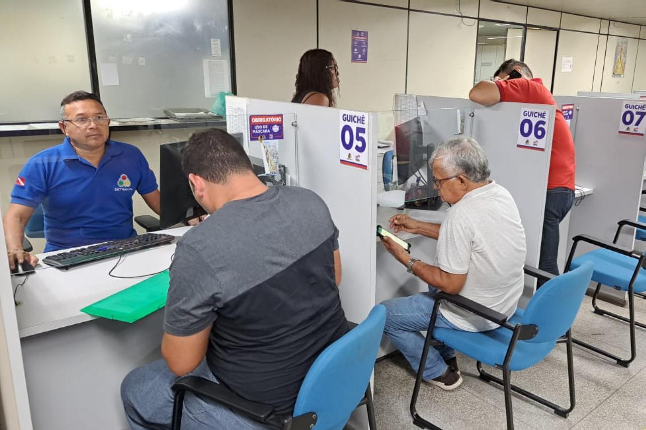 A medida beneficia centenas de usuários que ainda não conseguiram concluir os processos