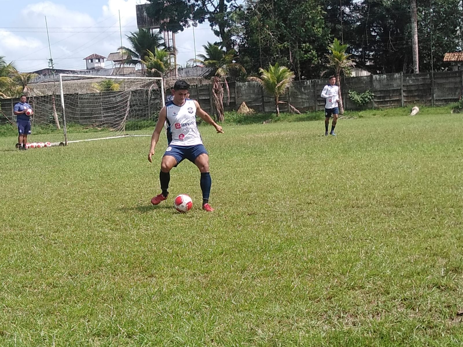 O técnico Samuel Cândido só vai definir o time momentos antes da partida.. Foto: Ascom São Francisco