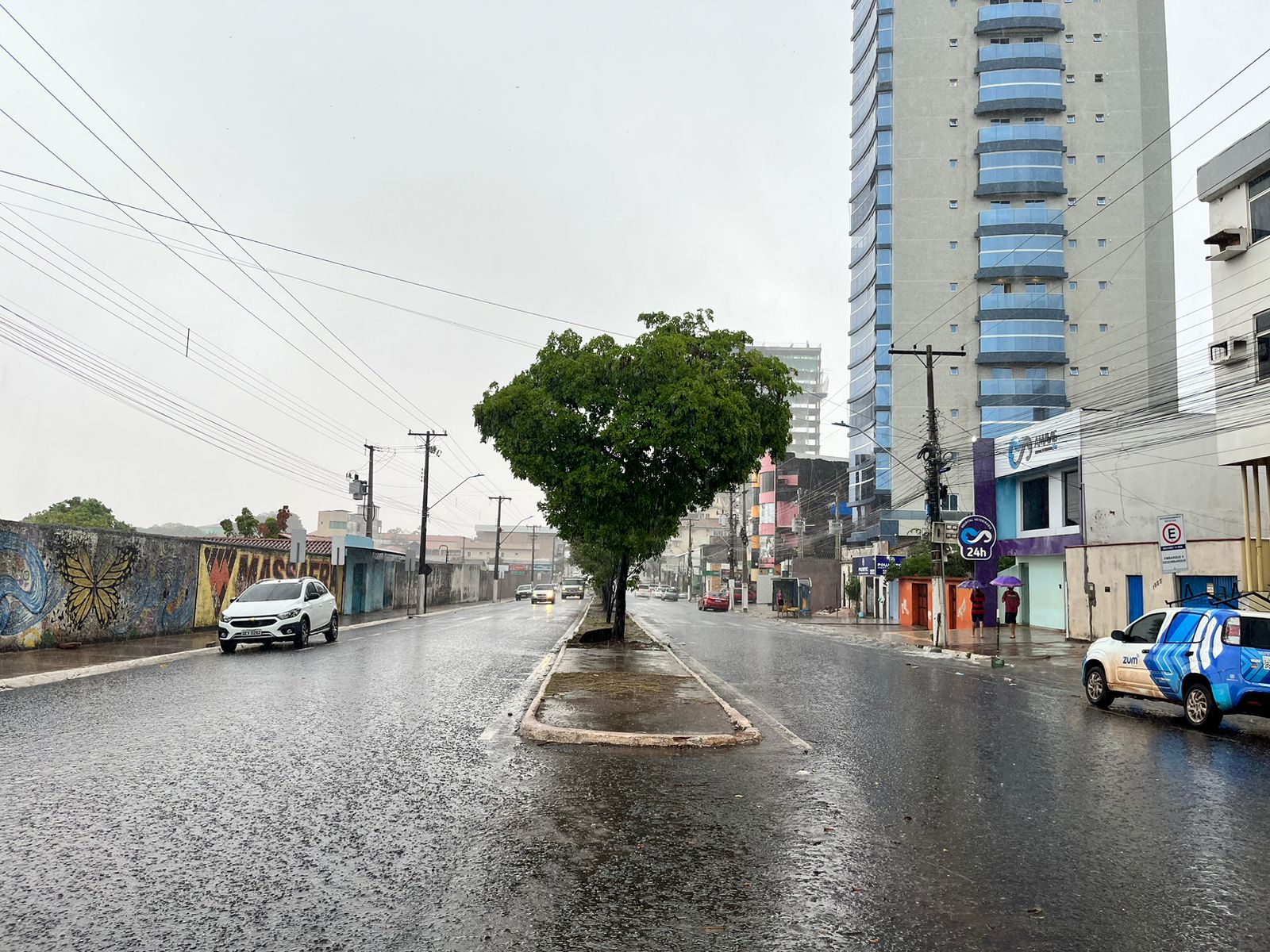 Chuva causou alagamento em diversos pontos da cidade