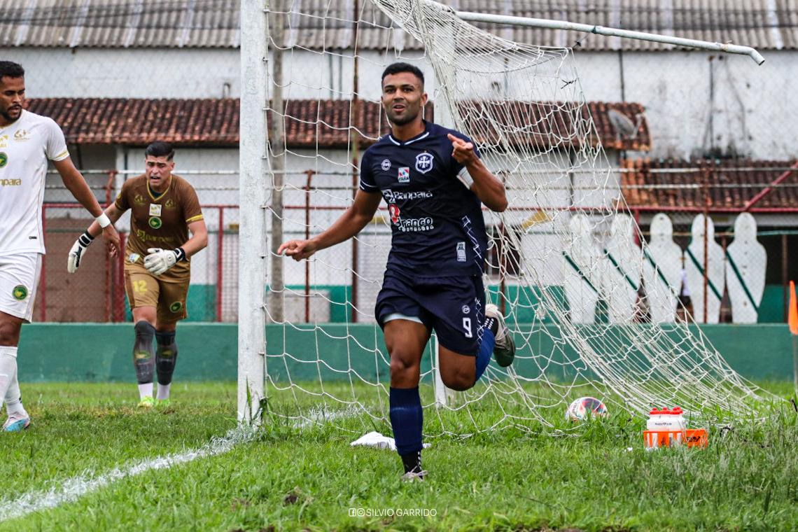 Um dos gols azulinos que garantiram a permanência na elite do Parazão