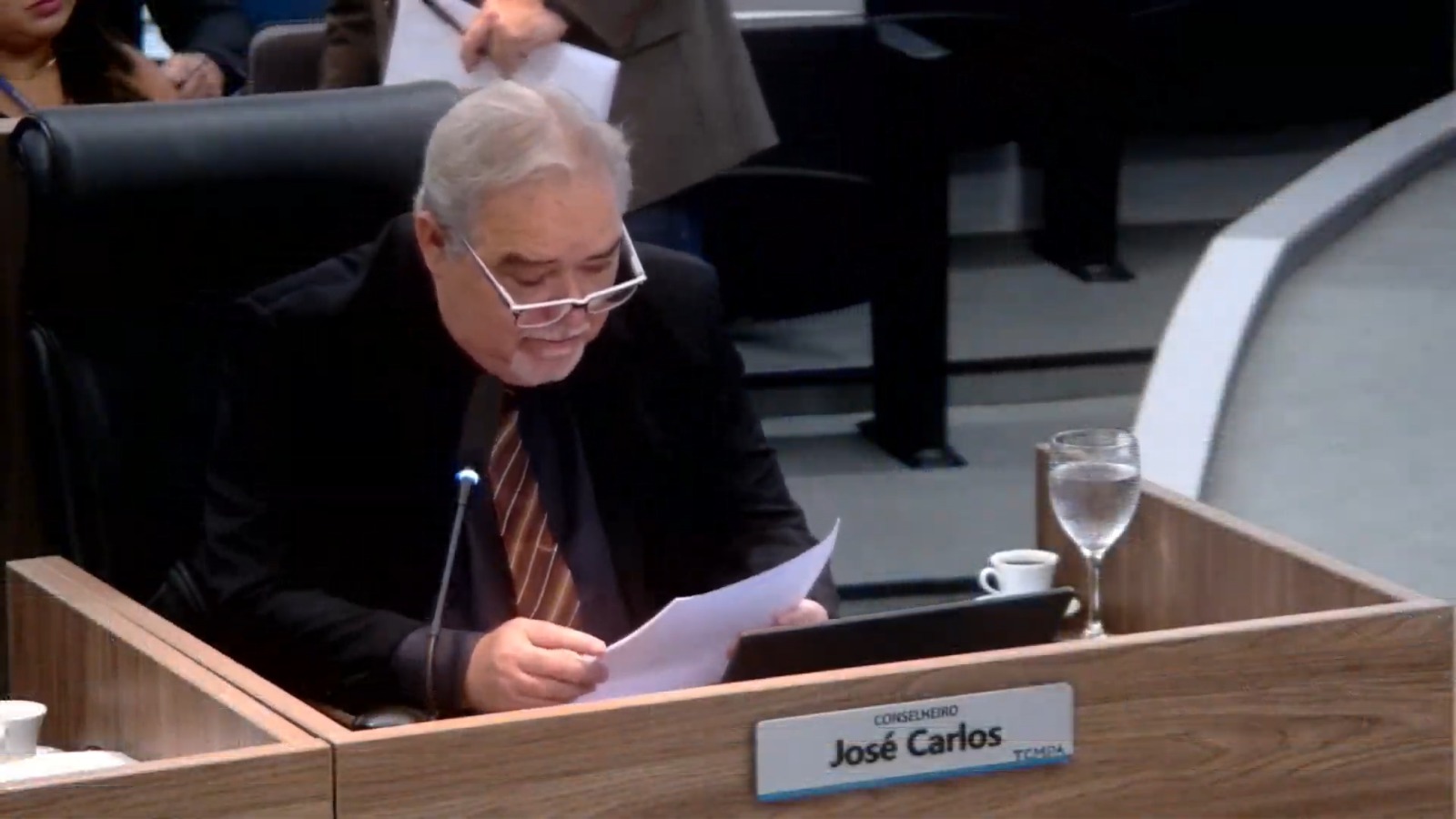 Conselheiro José Carlos Araújo opinou pela suspensão da licitação