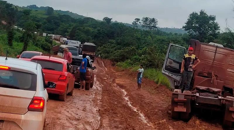 Atoleiros são comuns nesta época do ano na BR-230, no Pará