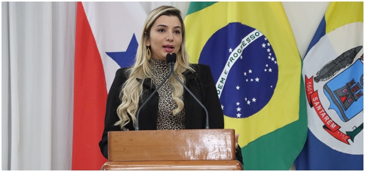 Adriana Almeida se destaca na primeira pesquisa para deputada federal